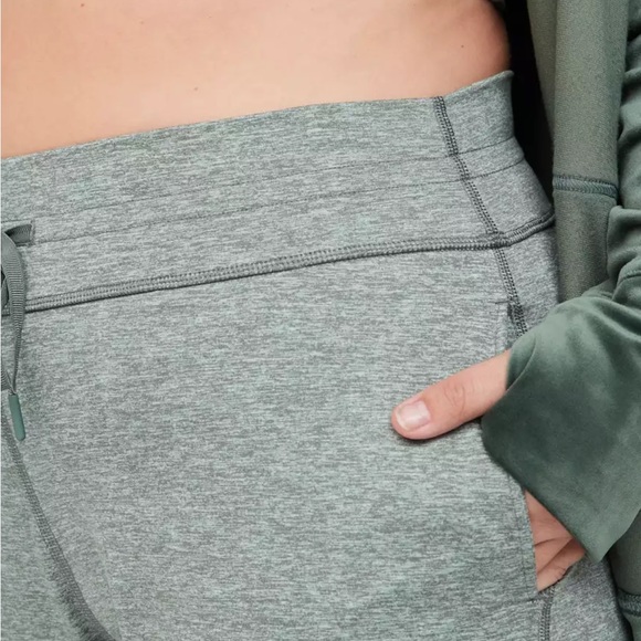 NWT Aerie Offline The Hugger OMW Jogger - Picture 4 of 16